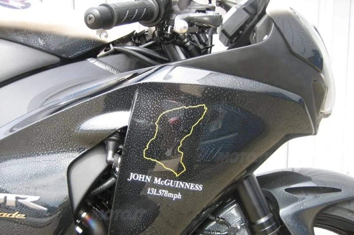 Honda lancia le CBR 1000 RR Tourist Trophy replica (6)