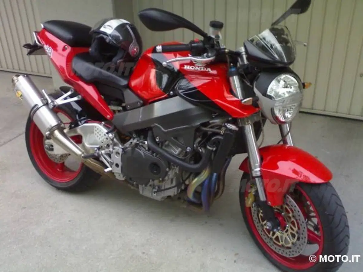 Le Strane di Moto.it: Honda CBR 900 RR Fireblade  (2)