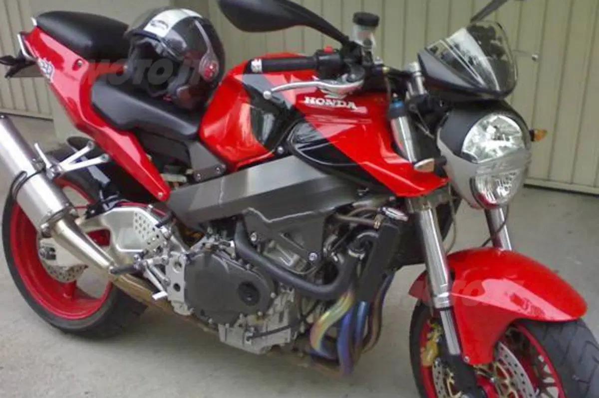 Le Strane di Moto.it: Honda CBR 900 RR Fireblade  (4)