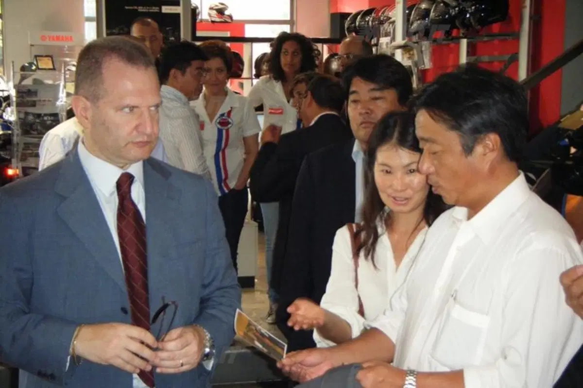 Toshizumi Kato, executive officer Yamaha, visita il dealer partenopeo Rima (3)