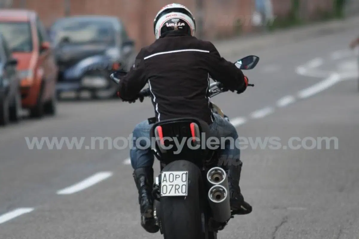 Avvistata la Ducati Mega-Monster (3)