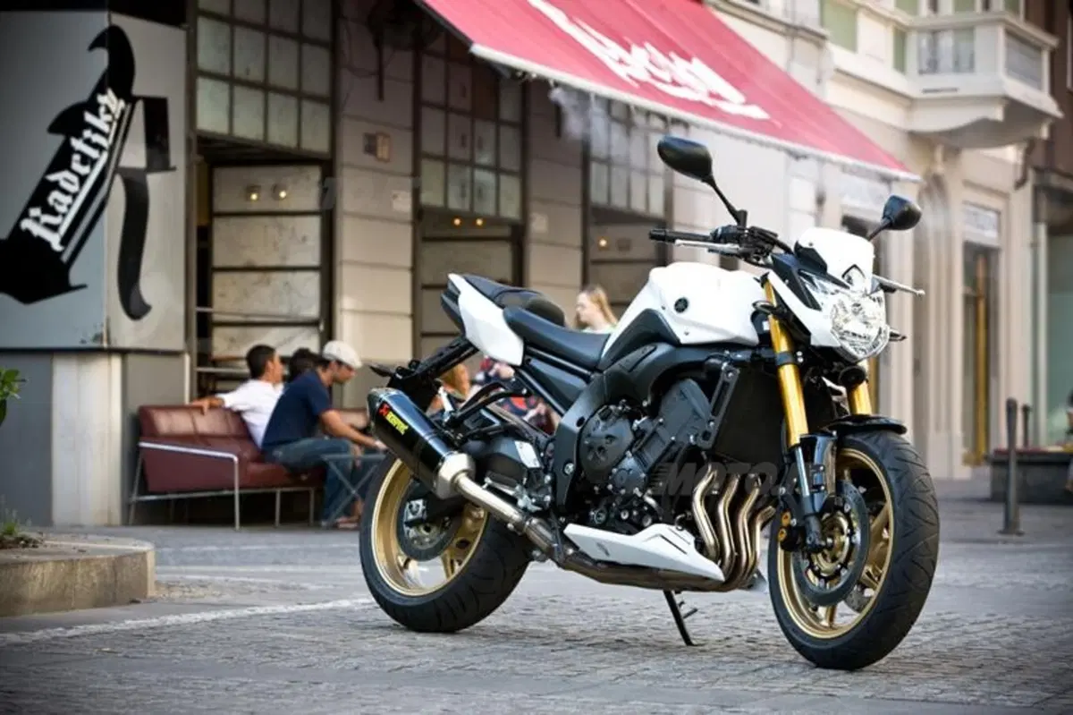 Yamaha FZ8 e Fazer 8 da oggi in allestimento Akraprovic