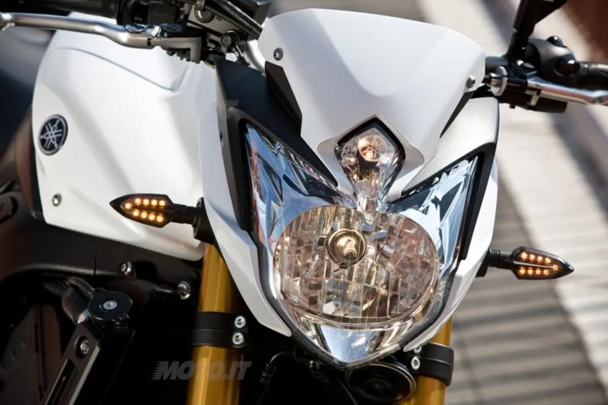 Yamaha FZ8 e Fazer 8 da oggi in allestimento Akraprovic (3)