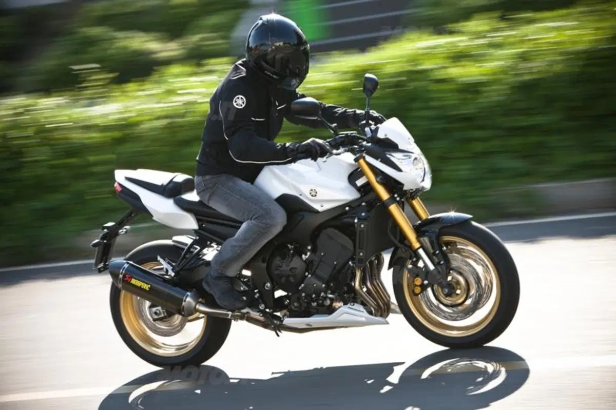 Yamaha FZ8 e Fazer 8 da oggi in allestimento Akraprovic (5)
