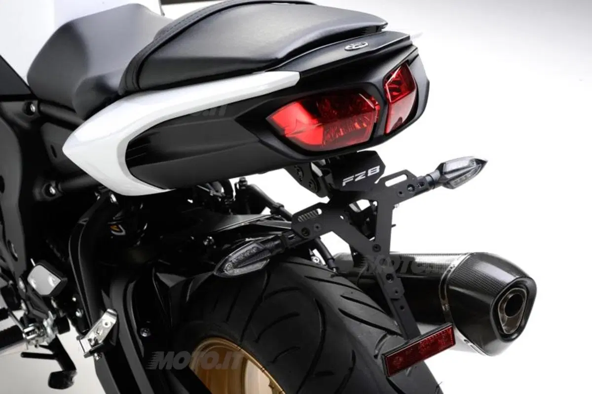 Yamaha FZ8 e Fazer 8 da oggi in allestimento Akraprovic (6)