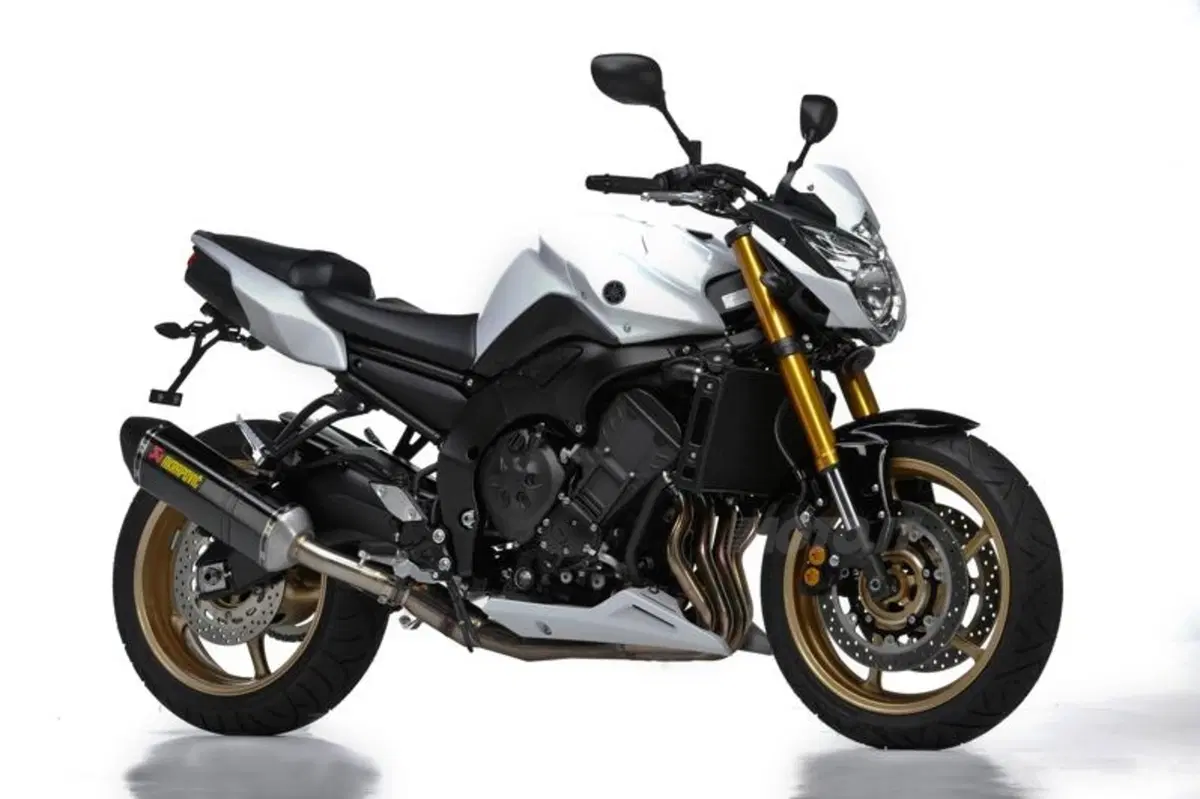 Yamaha FZ8 e Fazer 8 da oggi in allestimento Akraprovic (7)