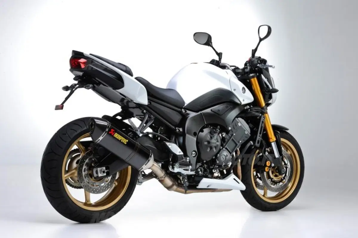 Yamaha FZ8 e Fazer 8 da oggi in allestimento Akraprovic (9)