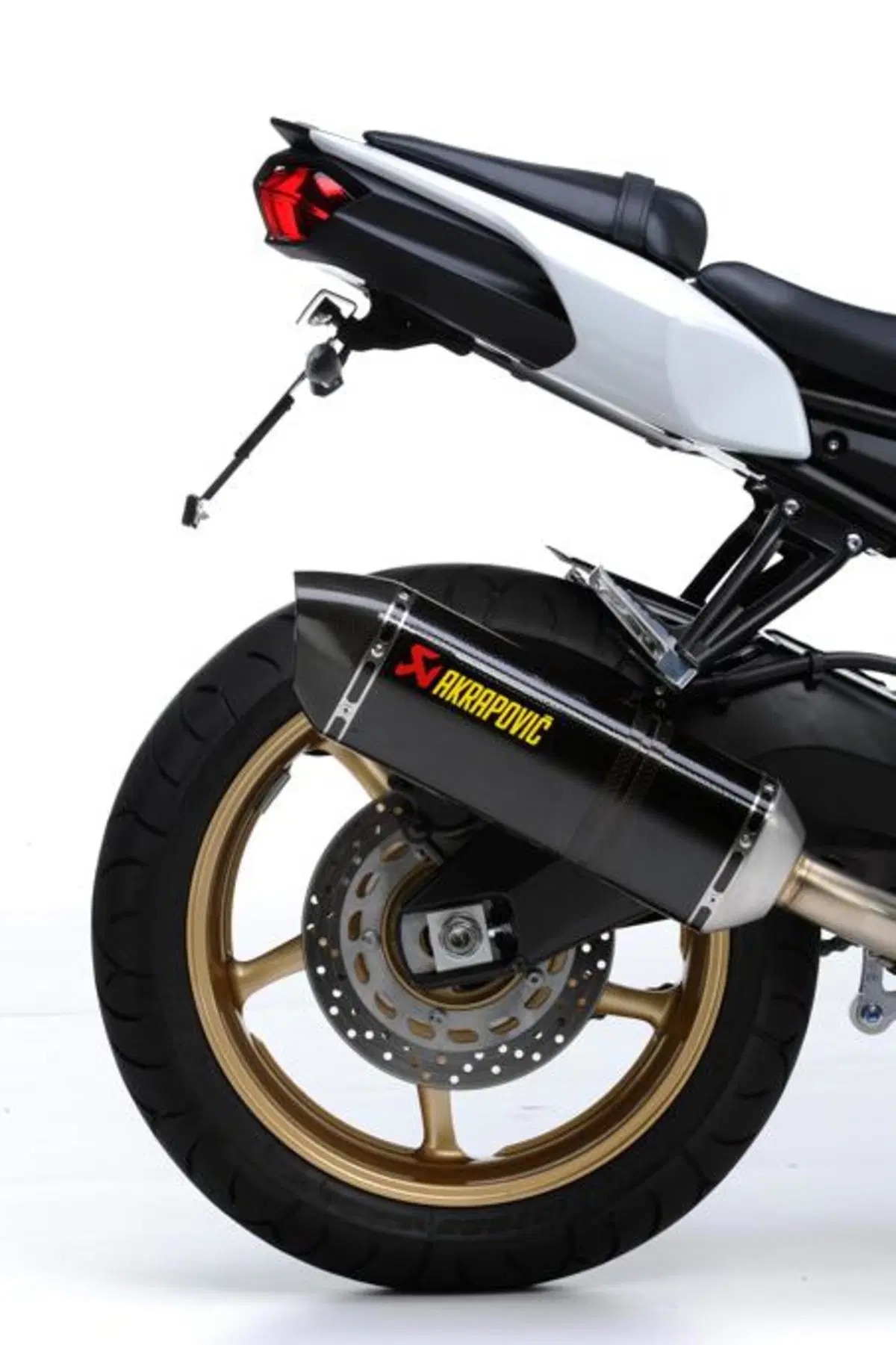 Yamaha FZ8 e Fazer 8 da oggi in allestimento Akraprovic (11)