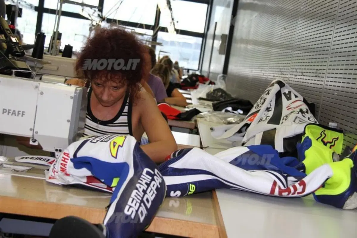 Modifiche speciali all'abbigliamento Dainese di Valentino Rossi (4)