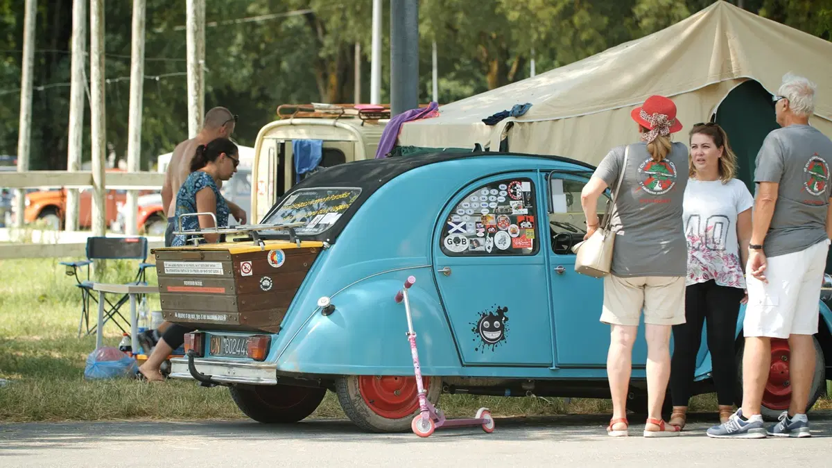 Citroën 2CV compie settant'anni e ispira una Special by Moto.it (6)