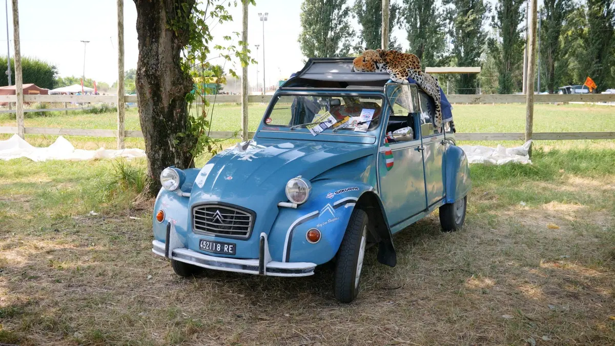 Citroën 2CV compie settant'anni e ispira una Special by Moto.it (9)