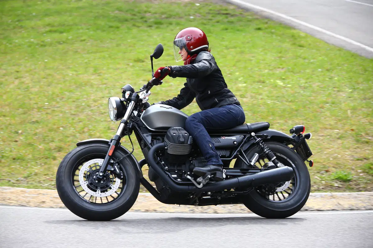 Moto Guzzi V9 Bobber e V9 Roamer (2)