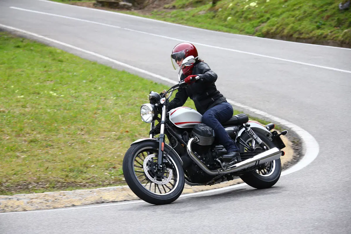 Moto Guzzi V9 Bobber e V9 Roamer (4)