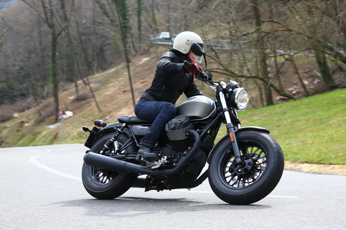 Moto Guzzi V9 Bobber e V9 Roamer (3)