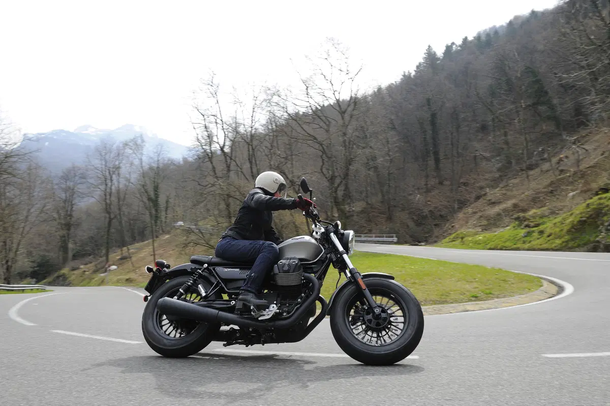 Moto Guzzi V9 Bobber e V9 Roamer (5)