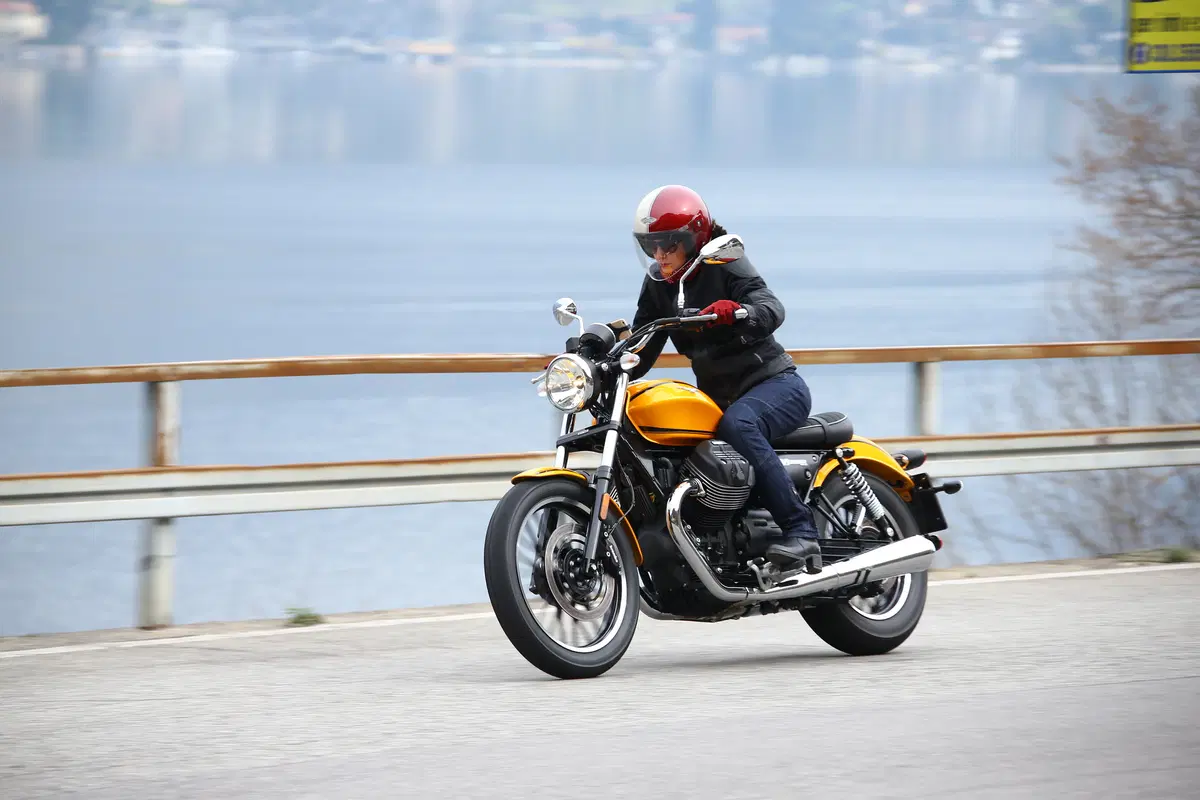 Moto Guzzi V9 Bobber e V9 Roamer (7)