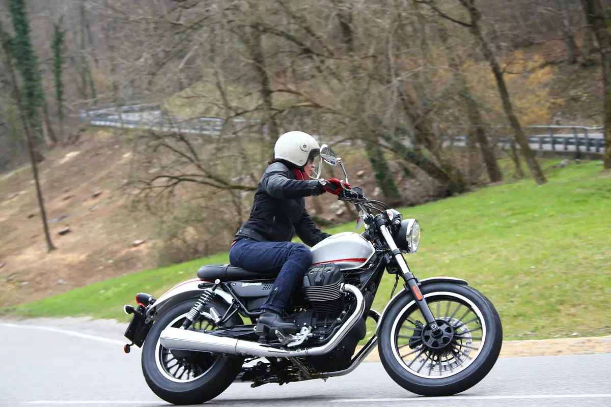 Moto Guzzi V9 Bobber e V9 Roamer (8)