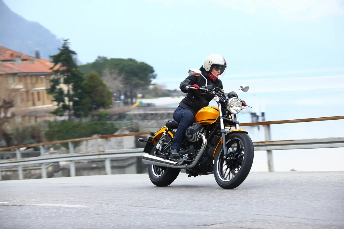 Moto Guzzi V9 Bobber e V9 Roamer (9)