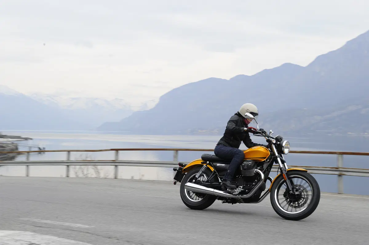 Moto Guzzi V9 Bobber e V9 Roamer (11)