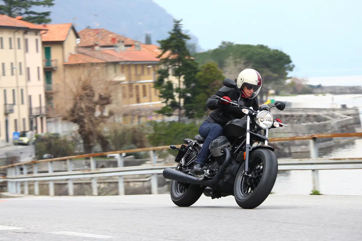 Moto Guzzi V9 Bobber e V9 Roamer (14)