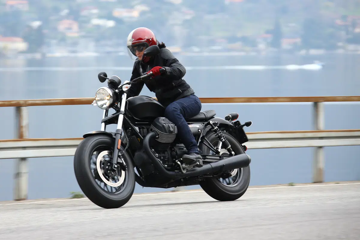 Moto Guzzi V9 Bobber e V9 Roamer (16)