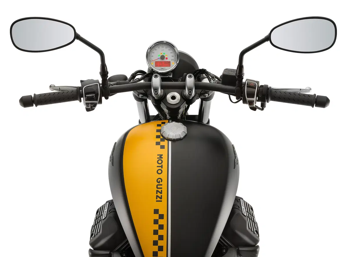 Moto Guzzi V9 Bobber e V9 Roamer (19)