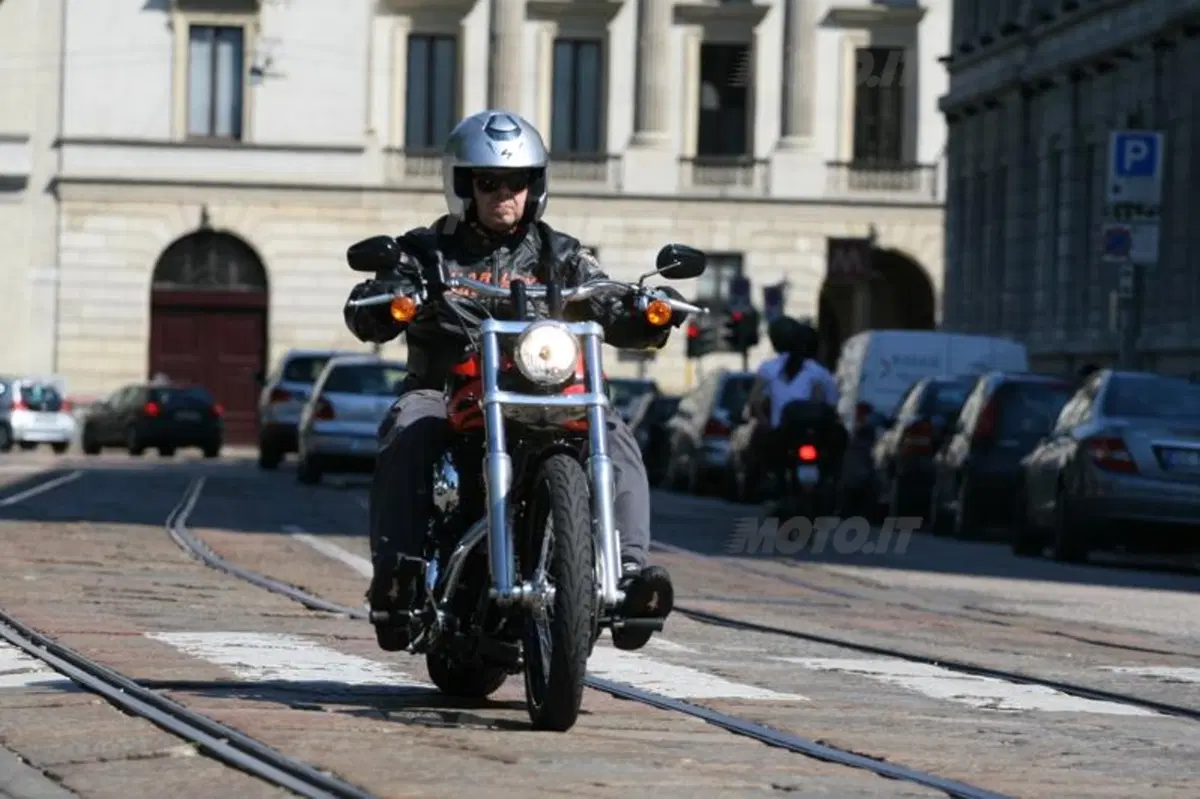 Harley-Davidson Dyna Wide Glide  (3)