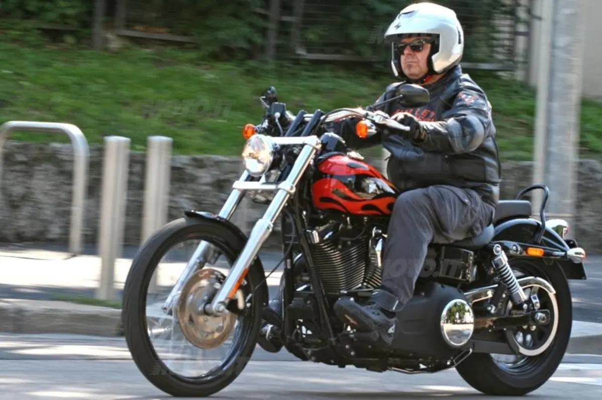 Harley-Davidson Dyna Wide Glide  (4)