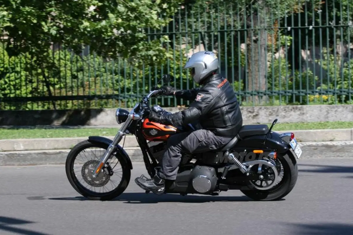 Harley-Davidson Dyna Wide Glide  (6)