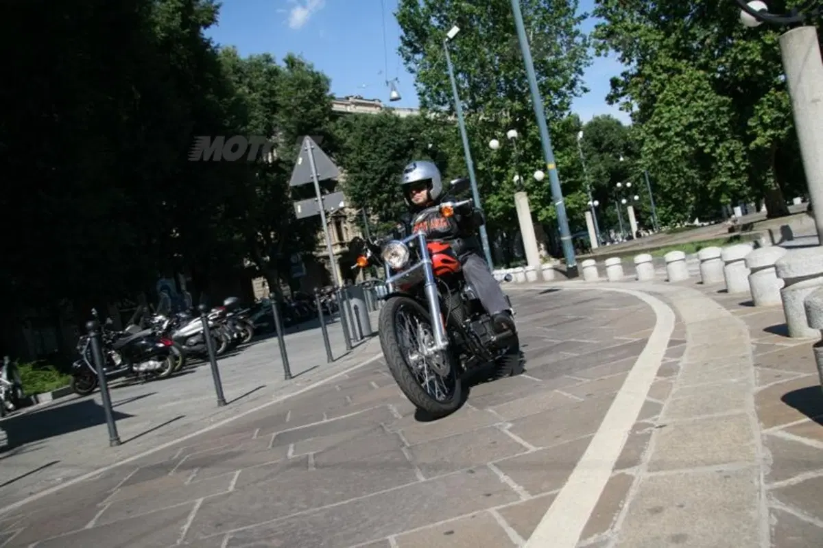 Harley-Davidson Dyna Wide Glide  (8)