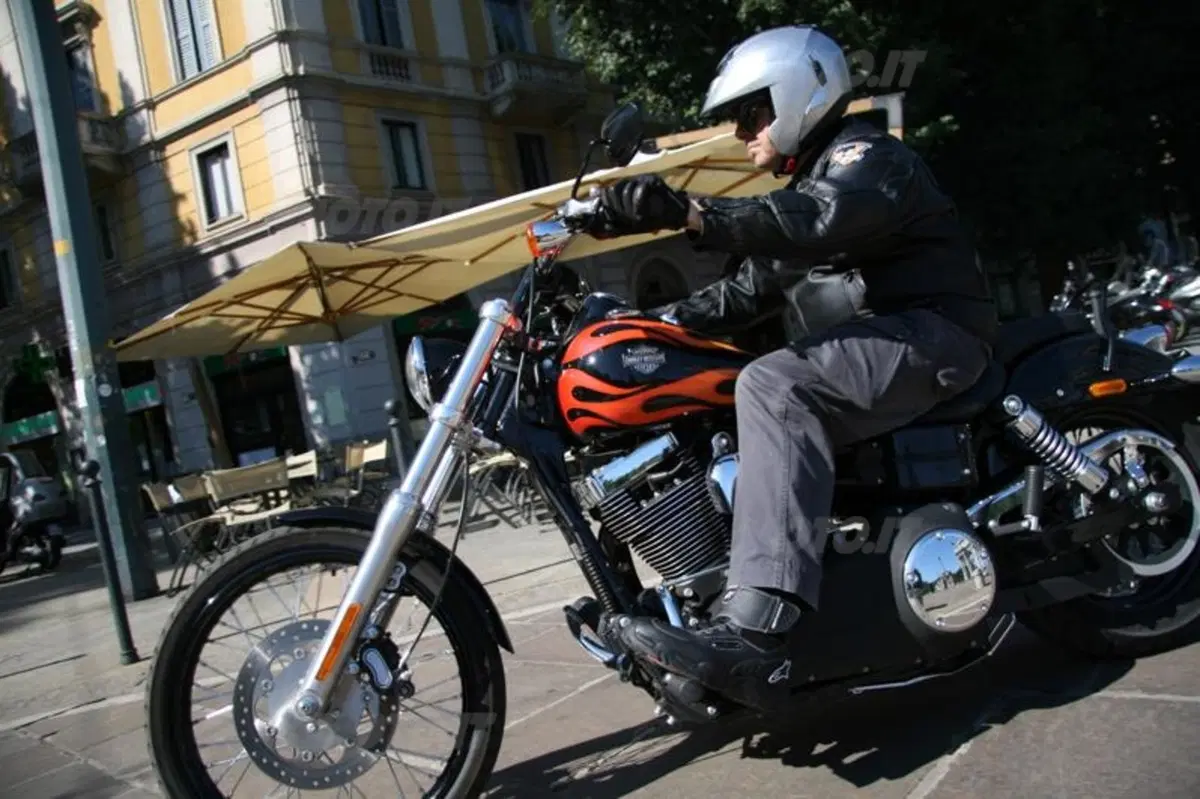 Harley-Davidson Dyna Wide Glide  (9)