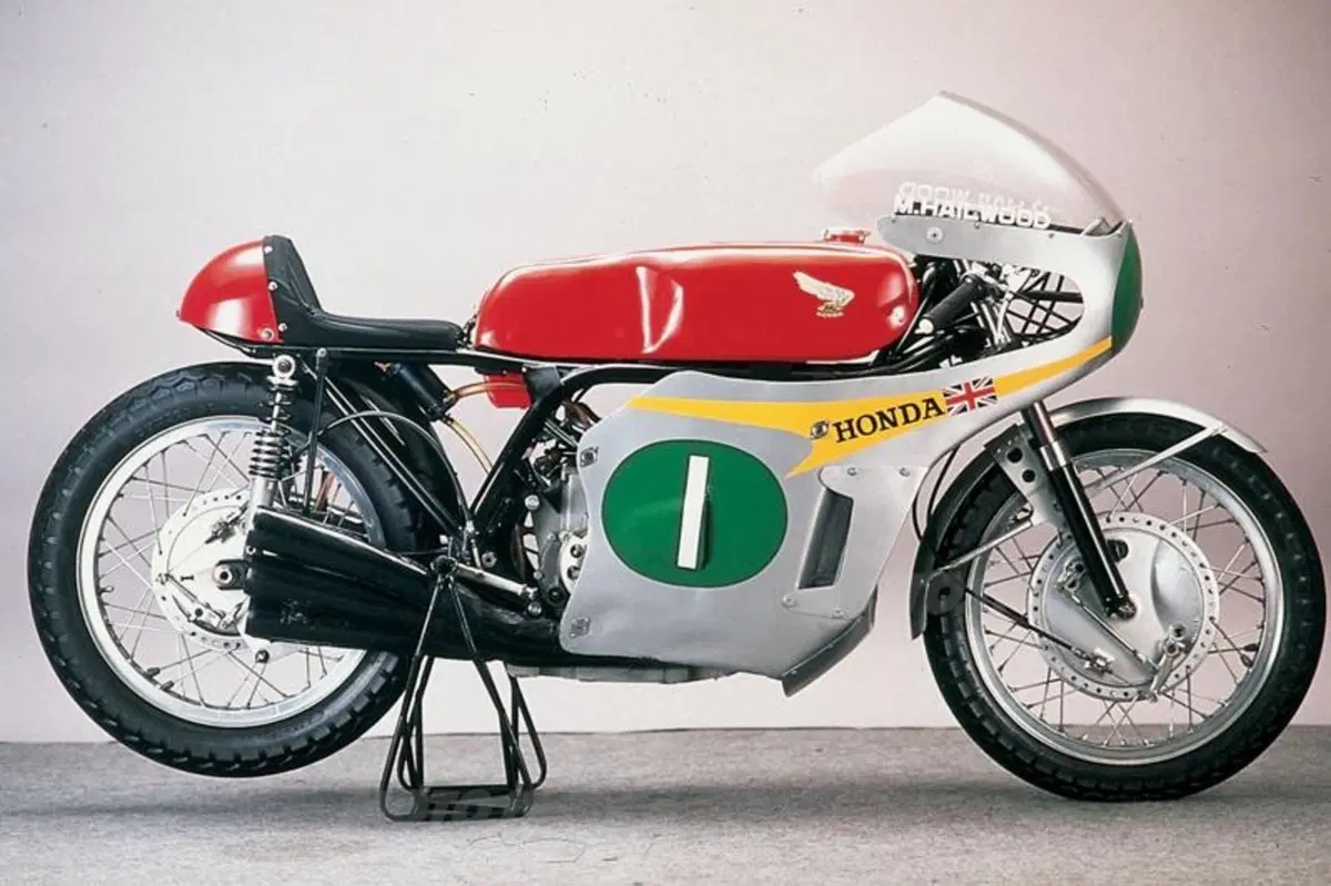 Le moto a 6 e 8 cilindri che hanno scritto pagine di storia (7)