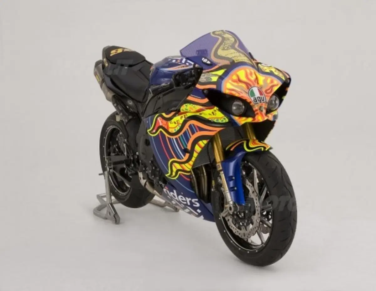 All'asta la Yamaha YZF-R1 di Valentino Rossi (2)