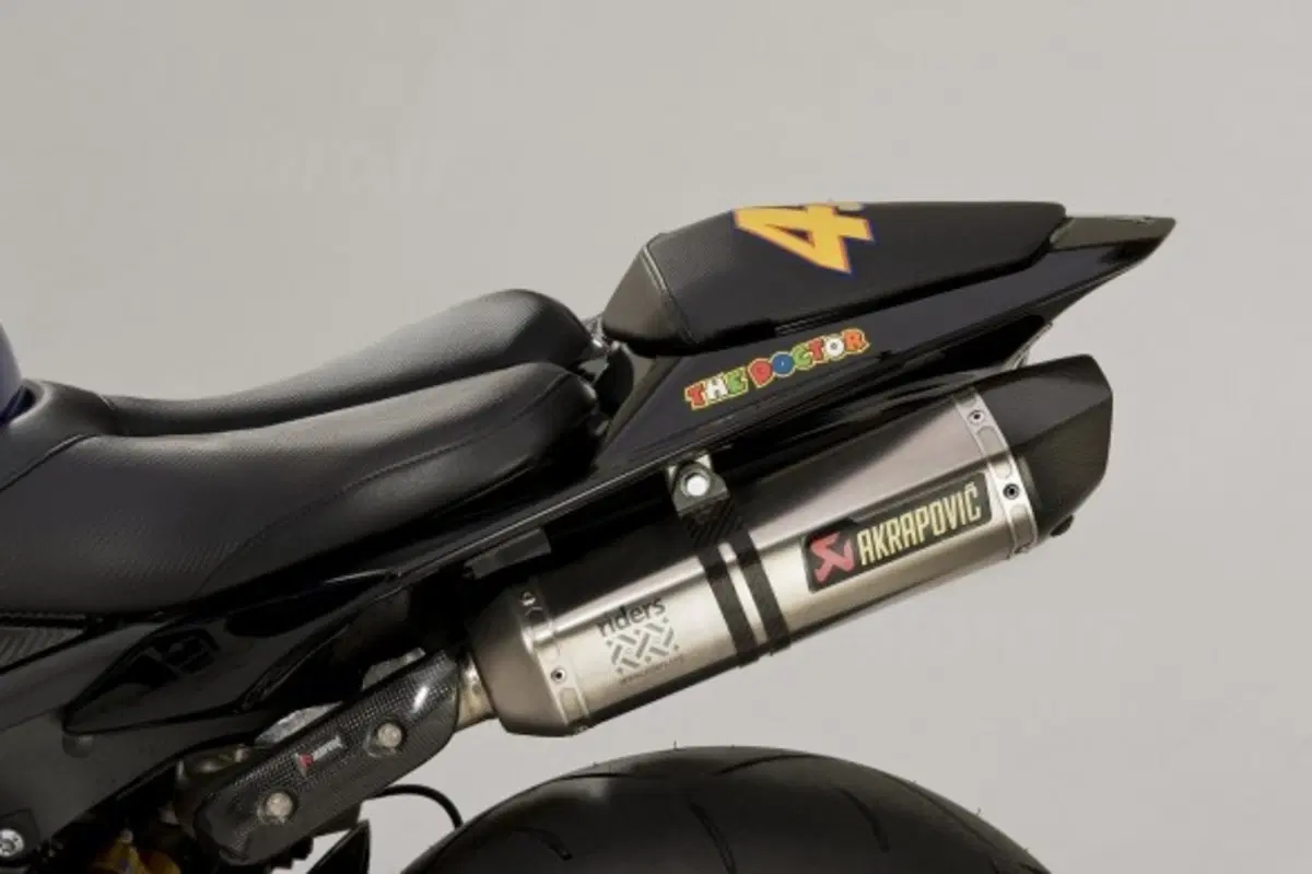 All'asta la Yamaha YZF-R1 di Valentino Rossi (5)