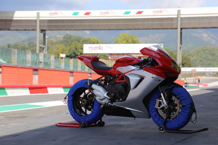 La MV F3 800 in versione di serie