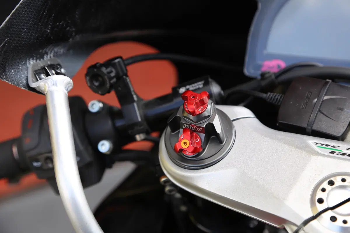 MV Agusta F3 800 Supersport by Team Extreme (2)