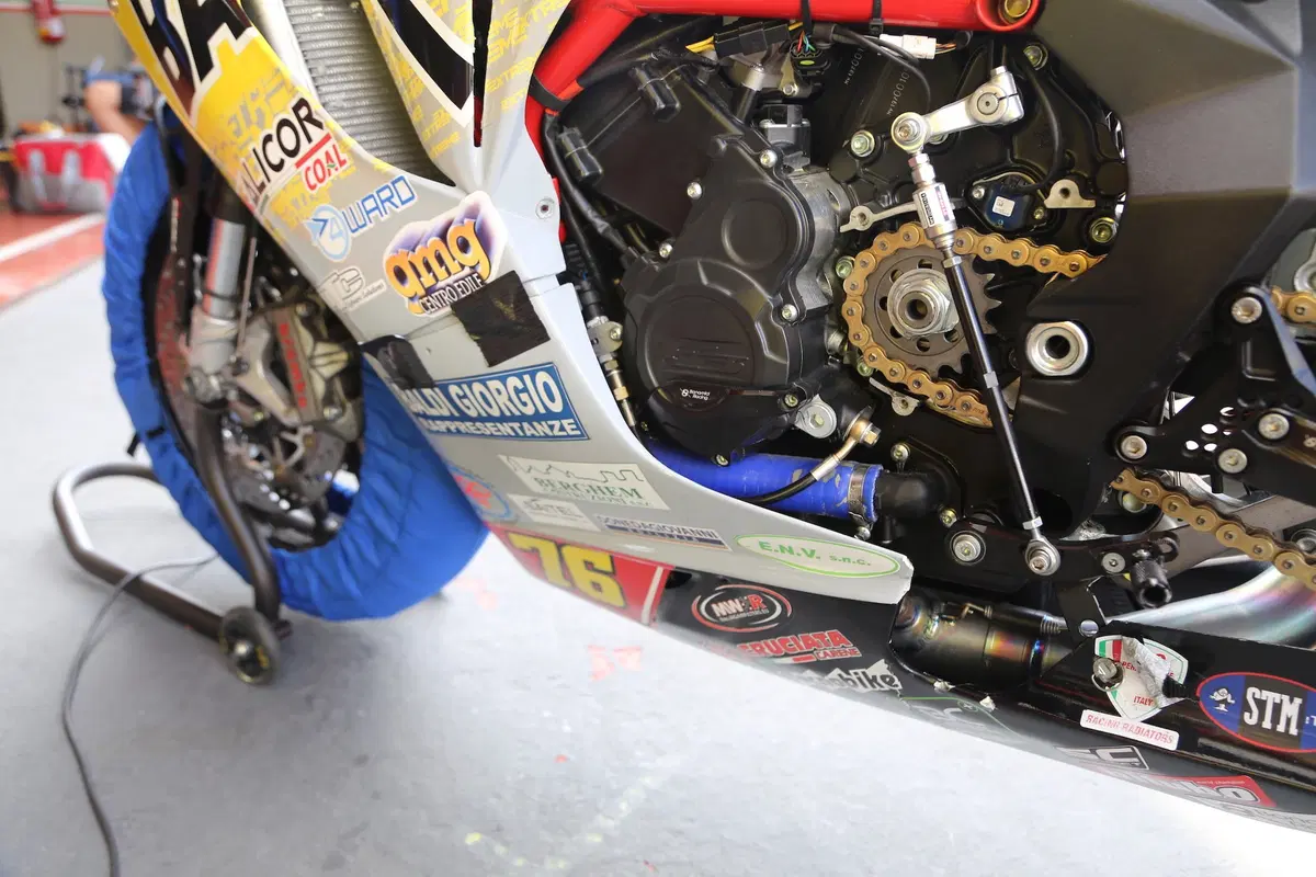 MV Agusta F3 800 Supersport by Team Extreme (5)