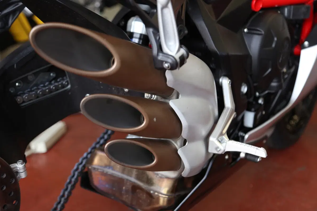 MV Agusta F3 800 Supersport by Team Extreme (6)