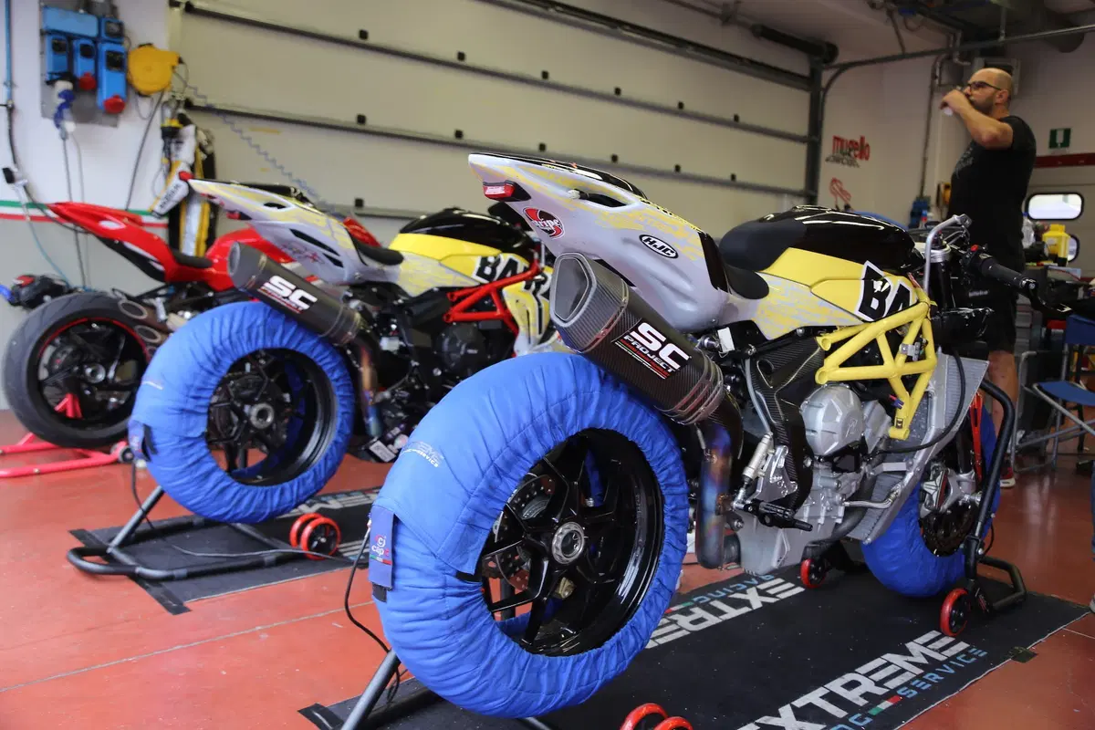 MV Agusta F3 800 Supersport by Team Extreme (9)