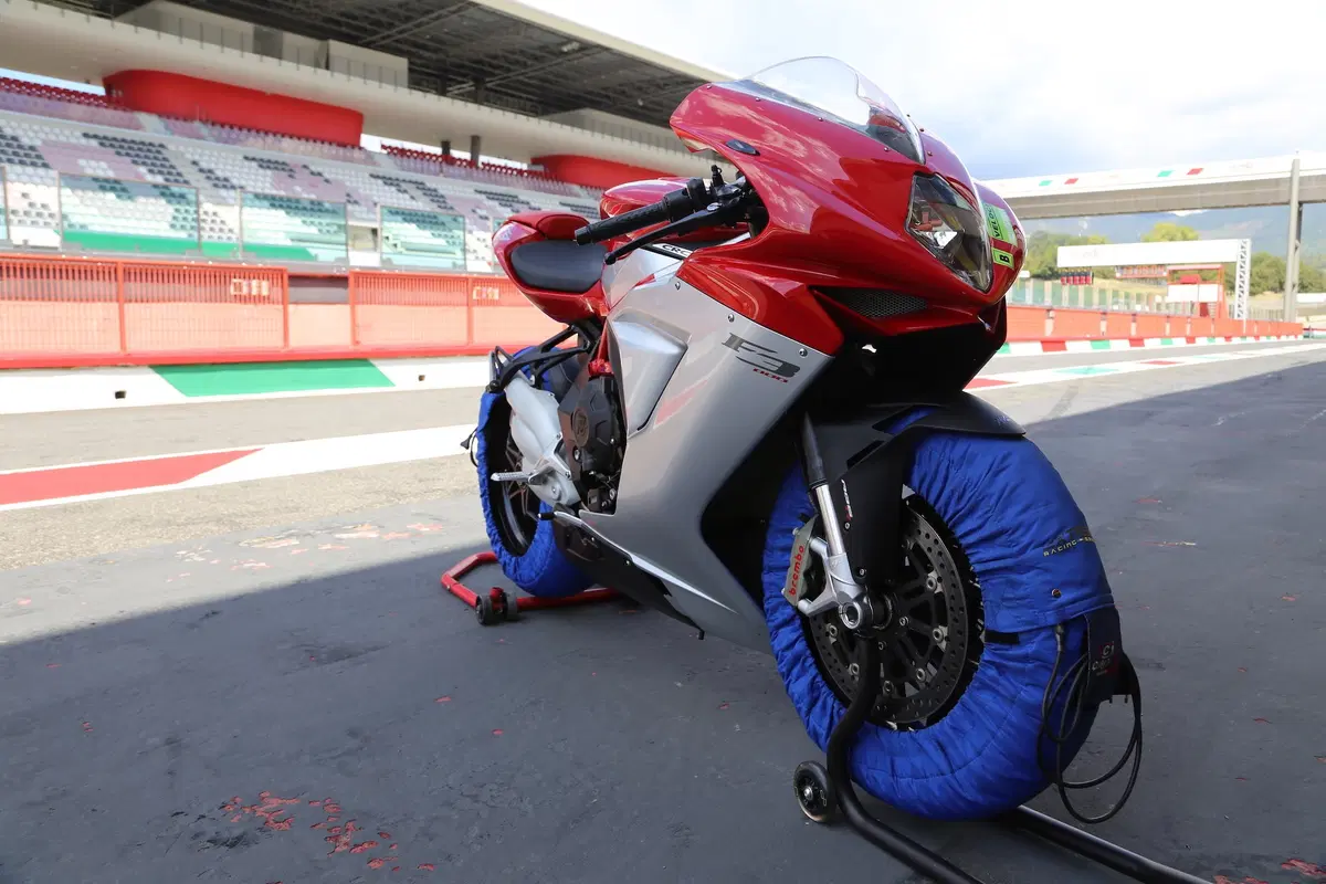 MV Agusta F3 800 Supersport by Team Extreme (2)