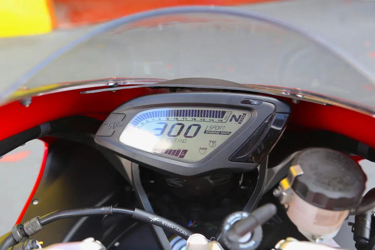 MV Agusta F3 800 Supersport by Team Extreme (5)