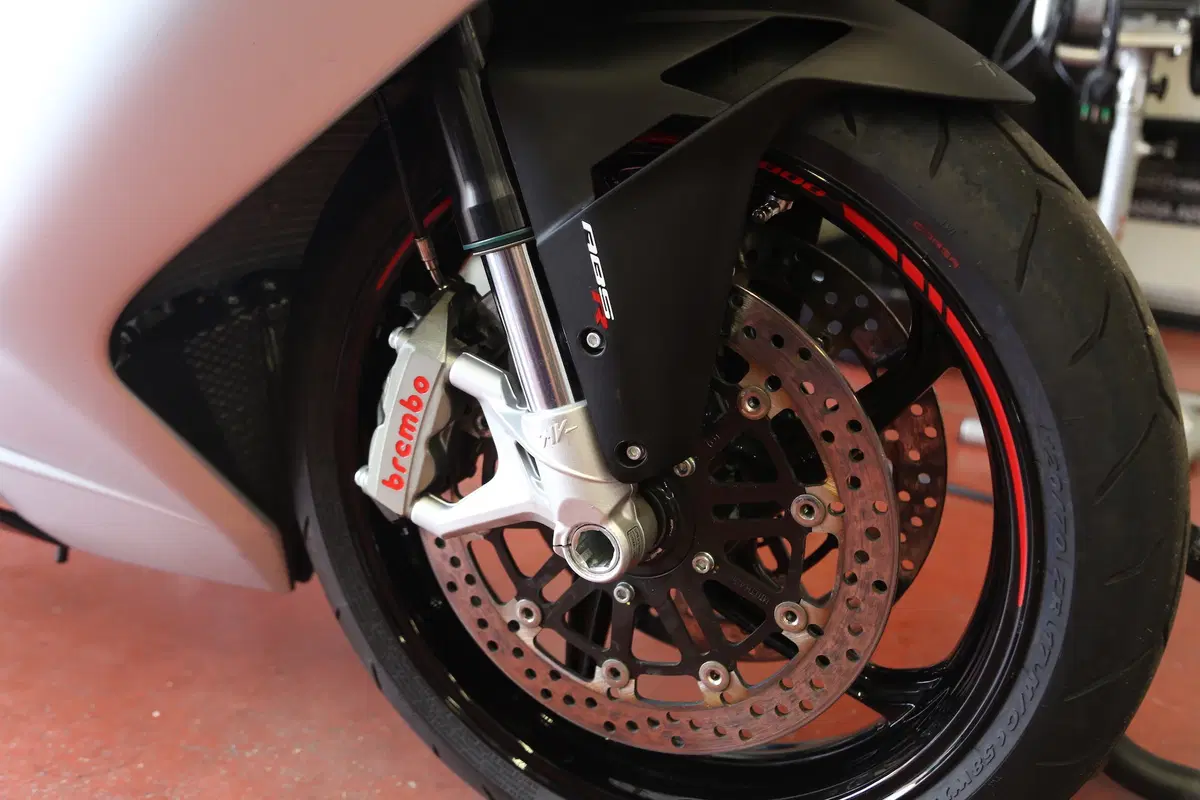 MV Agusta F3 800 Supersport by Team Extreme (7)