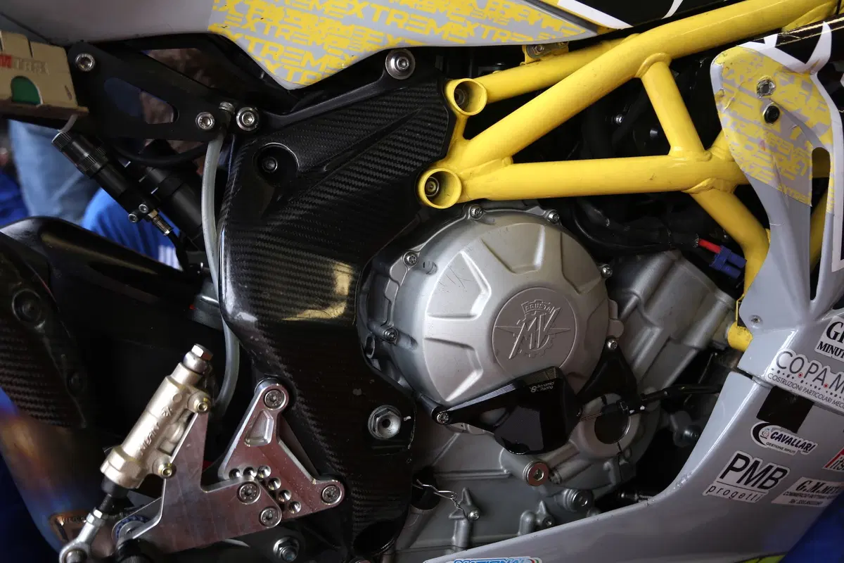 MV Agusta F3 800 Supersport by Team Extreme (12)