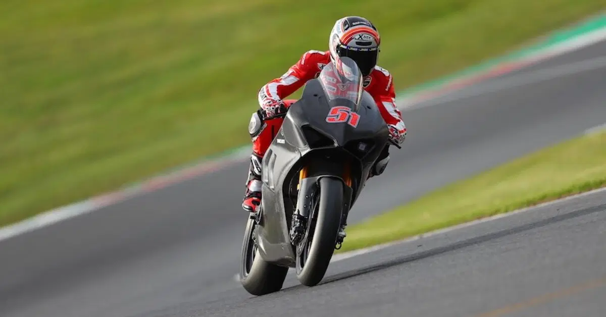 La Ducati Panigale V4R debutta a Brands Hatch