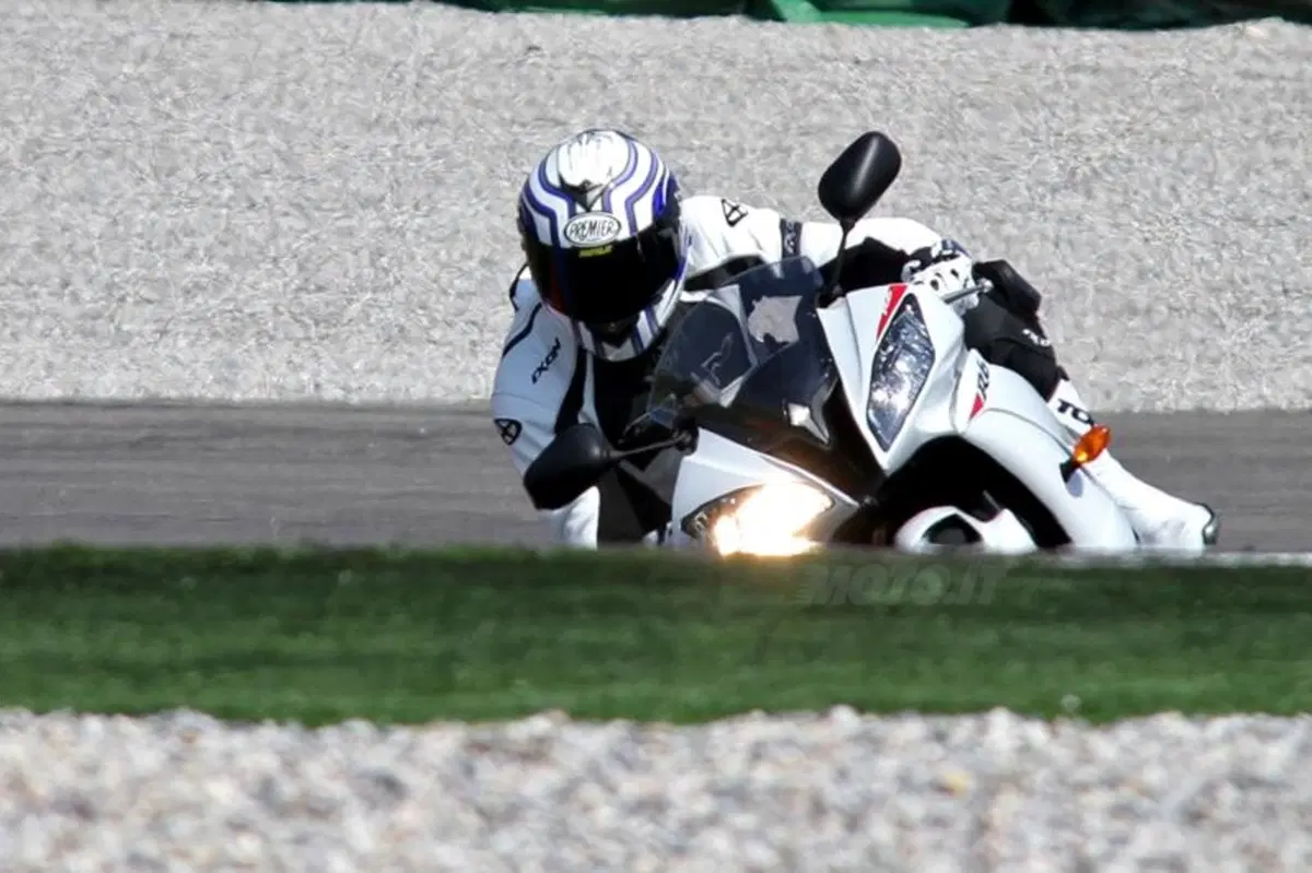 Yamaha YZF-R6  (3)
