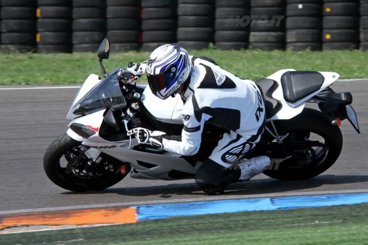 Yamaha YZF-R6  (5)