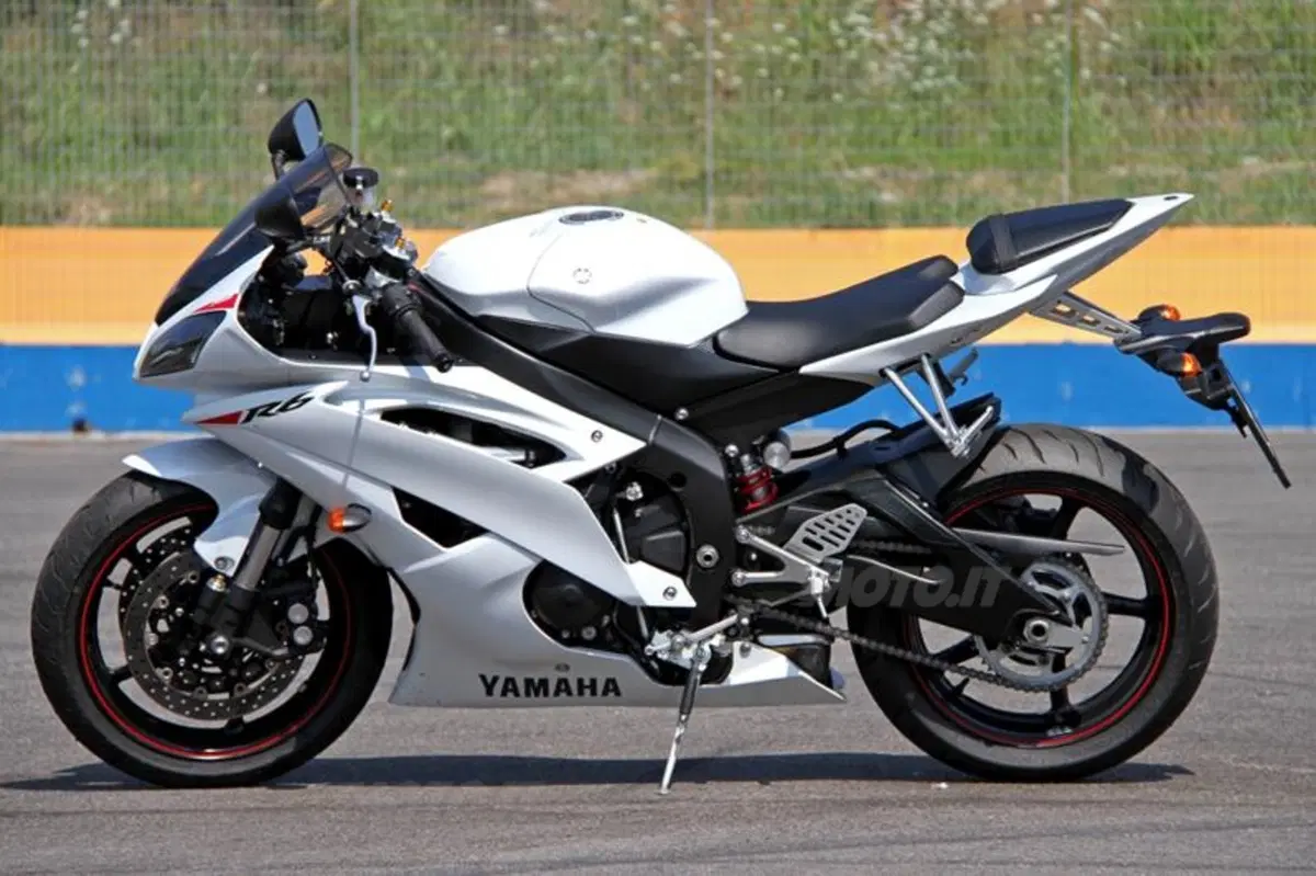 Yamaha YZF-R6  (12)