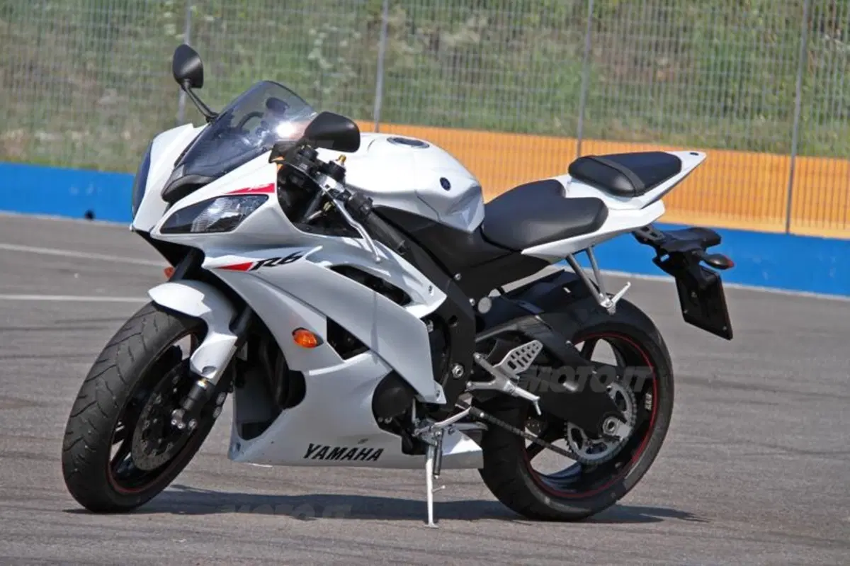 Yamaha YZF-R6  (13)