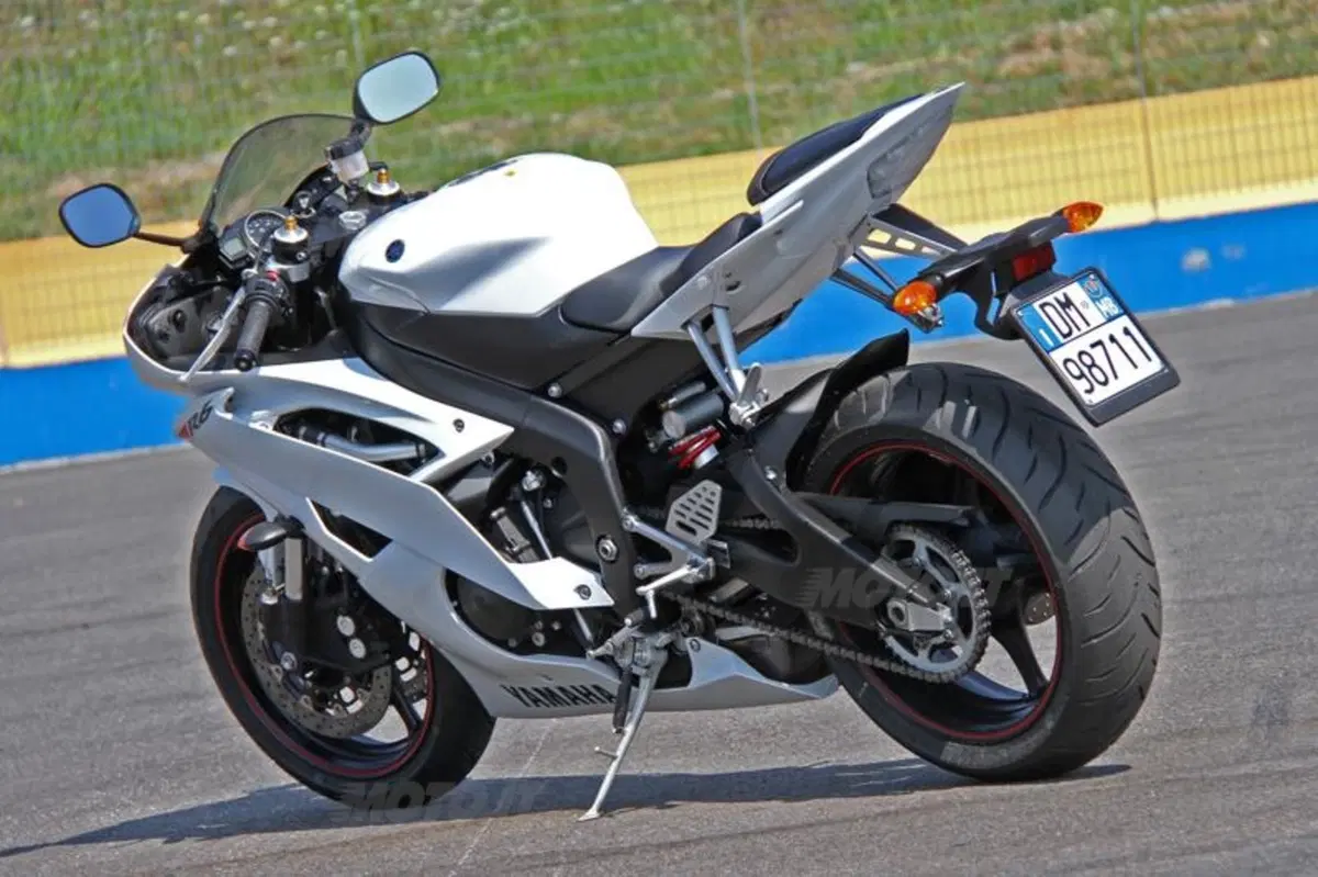 Yamaha YZF-R6  (14)