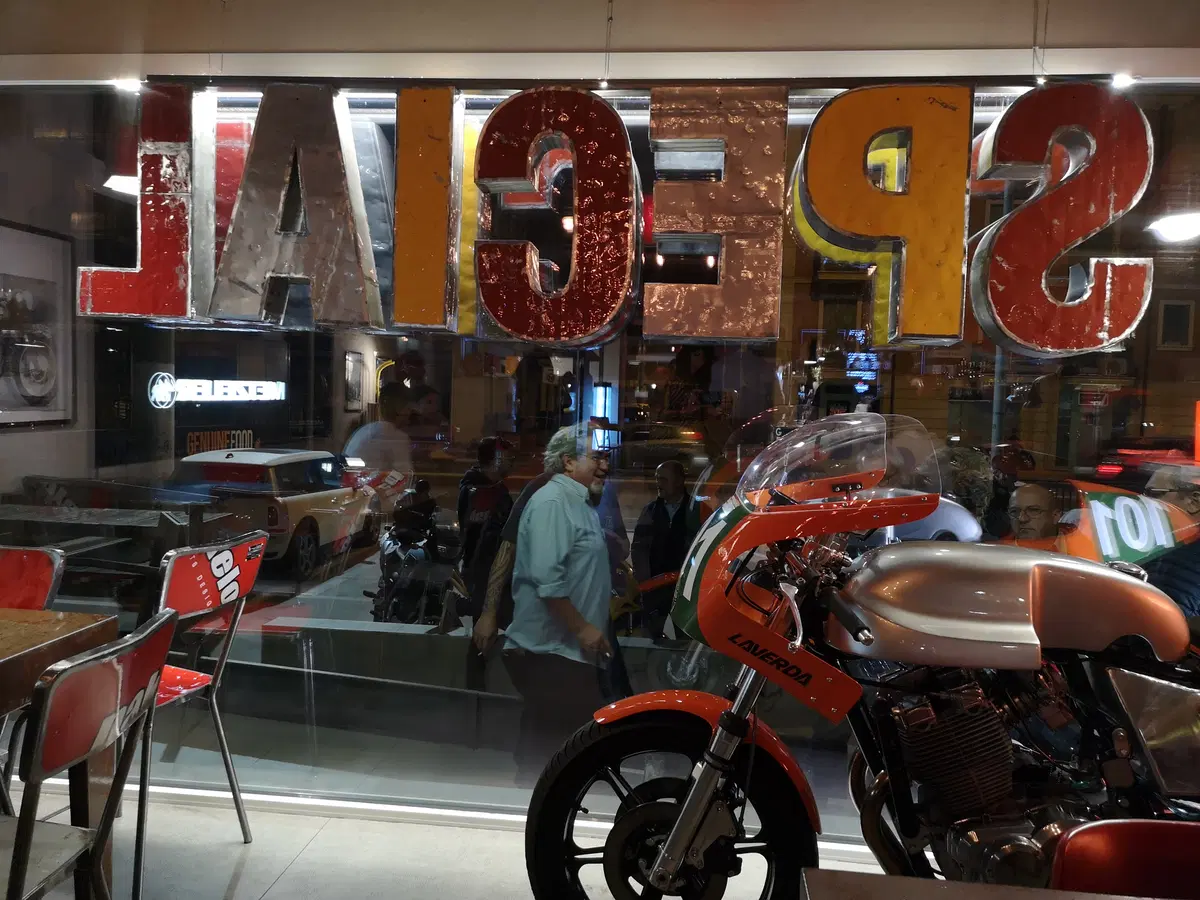 Il 6 cilindri Laverda da Special Mr. Martini (4)